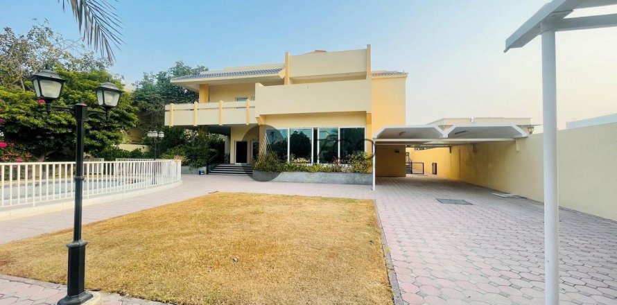Villa en Jumeirah, Dubai, 4 dormitorios, 889.5 m², № 37618
