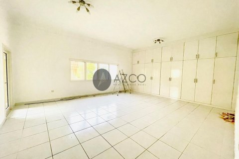 Villa en Jumeirah, Dubai, 4 dormitorios, 889.5 m², № 37618 - foto 9