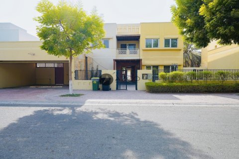 Villa en Meadows, Dubai, 5 dormitorios, 554.6 m², № 37620 - foto 1