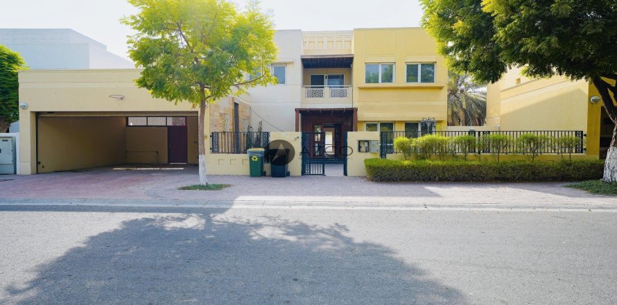 Villa en Meadows, Dubai, 5 dormitorios, 554.6 m², № 37620