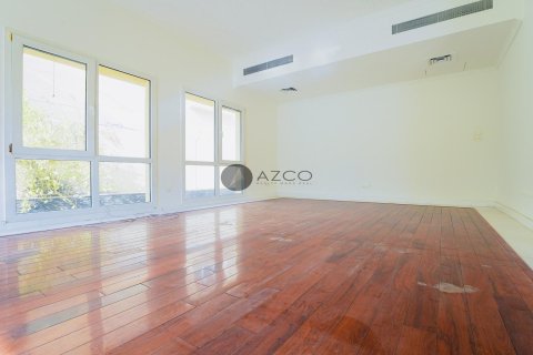 Villa en Meadows, Dubai, 5 dormitorios, 554.6 m², № 37620 - foto 5
