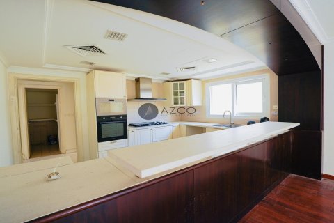 Villa en Meadows, Dubai, 5 dormitorios, 554.6 m², № 37620 - foto 11