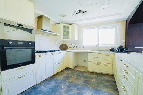 Villa en Meadows, Dubai, 5 dormitorios, 554.6 m², № 37620 - foto 10