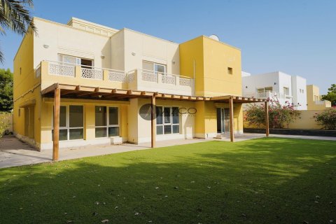 Villa en Meadows, Dubai, 5 dormitorios, 554.6 m², № 37620 - foto 17