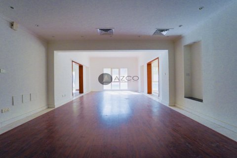 Villa en Meadows, Dubai, 5 dormitorios, 554.6 m², № 37620 - foto 2
