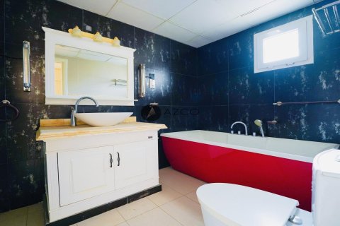 Villa en Meadows, Dubai, 5 dormitorios, 554.6 m², № 37620 - foto 13