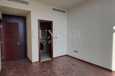 Apartment in Tiara Residences, Palm Jumeirah, Dubai 2 bedrooms, 159 sq.m. № 37598 - photo 13