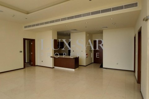 Apartment in Tiara Residences, Palm Jumeirah, Dubai 2 bedrooms, 159 sq.m. № 37598 - photo 20