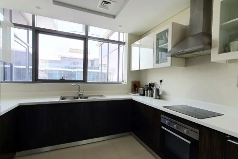 Apartment in GOLF VEDUTA in Dubai 3 bedrooms, 183 sq.m. № 30413 - photo 1
