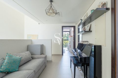 Townhouse in Arabella Townhouses, Mudon, Dubai 3 bedrooms, 191 sq.m. № 109061 - photo 15