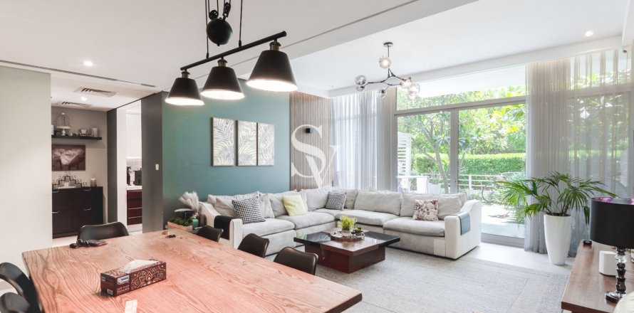 Townhouse in Arabella Townhouses, Mudon, Dubai 3 bedrooms, 191 sq.m. № 109061