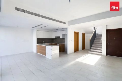Таунхаус в Дубае, 3 спальни, 161м², № 123131