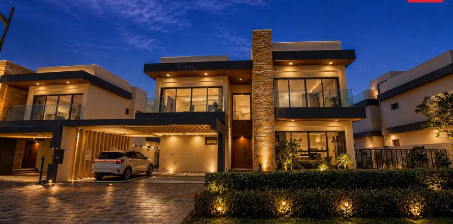 Villa in Dubai 6 bedrooms, 465.3 sq.m. № 123134