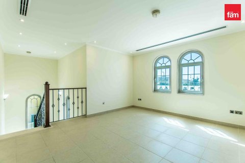 Villa in Dubai 3 bedrooms, 704.9 sq.m. № 22617 - photo 3