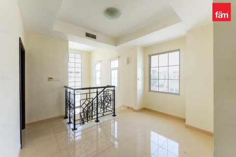 Villa en Dubai, 3 dormitorios, 549.9 m², № 54880 - foto 2