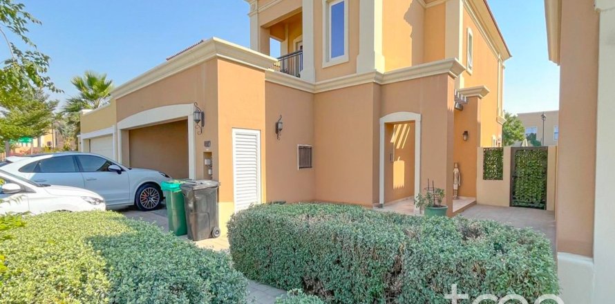 Villa en Dubai, 3 dormitorios, 244.15 m², № 123545
