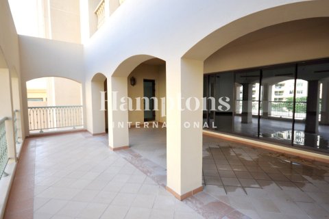 Снять в аренду квартиру в FIVE Palm Jumeirah, Пальма Джумейра, Дубай: 3 спальни, 308.62376600м², № 135007 - фото 17