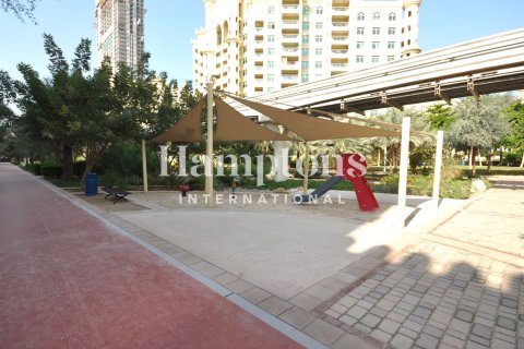 Снять в аренду квартиру в FIVE Palm Jumeirah, Пальма Джумейра, Дубай: 3 спальни, 308.62376600м², № 135007 - фото 2