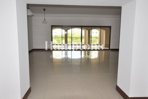Снять в аренду квартиру в FIVE Palm Jumeirah, Пальма Джумейра, Дубай: 3 спальни, 308.62376600м², № 135007 - фото 8