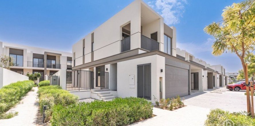 Вилла в Tilal Al Ghaf, Дубай, 4 спальни, 202м², № 90150