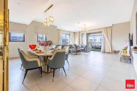 Appartement à Umm Suqeim, Dubai, 4 chambres, 261.6 m², № 64419 - photo 1