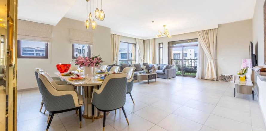 Appartement à Umm Suqeim, Dubai, 4 chambres, 261.6 m², № 64419