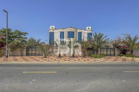 Villa in Al Rashidiya, Dubai 5 bedrooms, 929 sq.m. № 22860 - photo 19