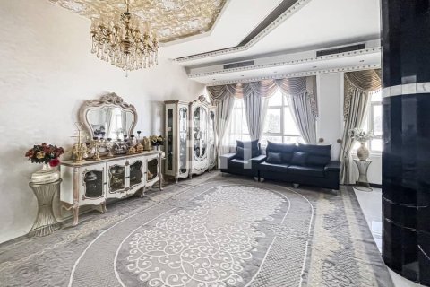 Villa in Al Rashidiya, Dubai 5 bedrooms, 929 sq.m. № 22860 - photo 5