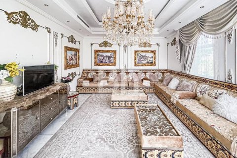 Villa in Al Rashidiya, Dubai 5 bedrooms, 929 sq.m. № 22860 - photo 9