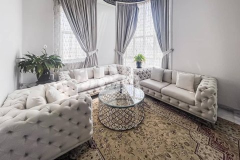 Villa in Al Rashidiya, Dubai 5 bedrooms, 929 sq.m. № 22860 - photo 3