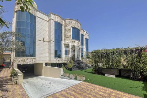 Villa in Al Rashidiya, Dubai 5 bedrooms, 929 sq.m. № 22860 - photo 16