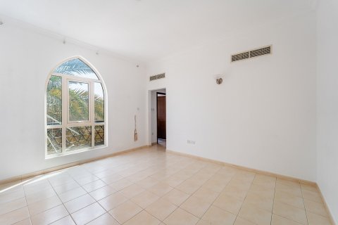 Villa in Jumeirah Islands, Dubai 4 bedrooms, 497 sq.m. № 120297 - photo 11
