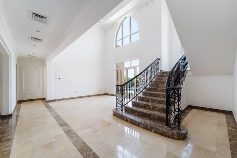 Villa in Jumeirah Islands, Dubai 4 bedrooms, 497 sq.m. № 120297 - photo 9