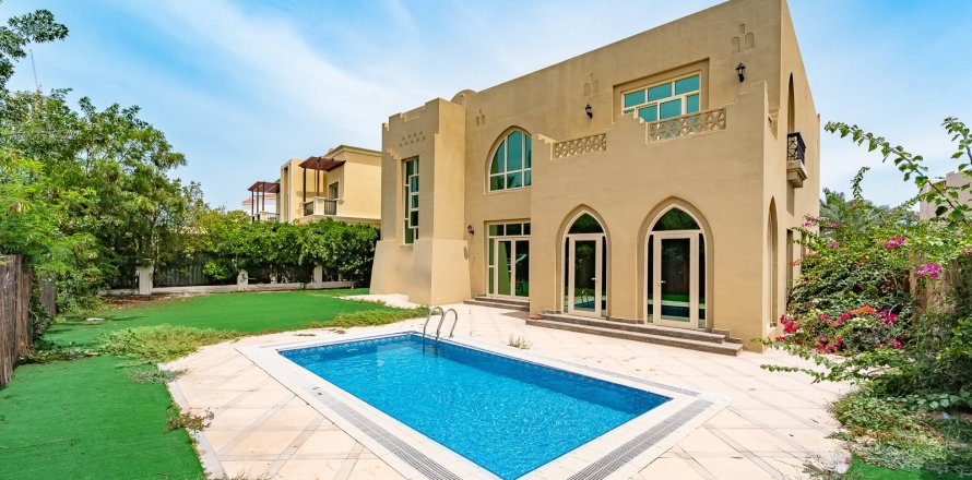 Villa in Jumeirah Islands, Dubai 4 bedrooms, 497 sq.m. № 120297