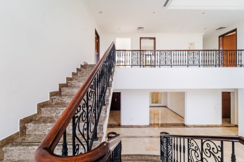 Villa in Jumeirah Islands, Dubai 4 bedrooms, 497 sq.m. № 120297 - photo 5