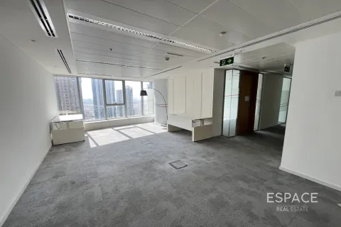 Office in Jumeirah Lake Towers, Dubai 107 sq.m. № 71232 - photo 2
