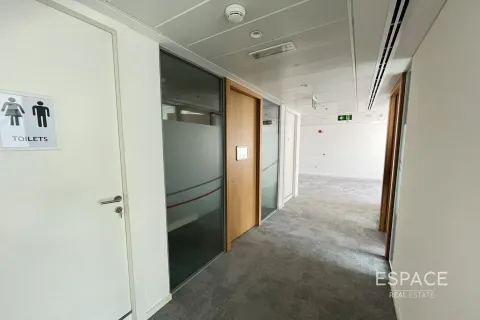 Office in Jumeirah Lake Towers, Dubai 107 sq.m. № 71232 - photo 4