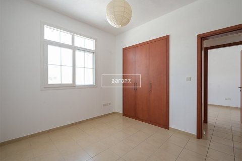 Villa in The Lakes, Dubai 3 bedrooms, 437.5 sq.m. № 11133 - photo 6