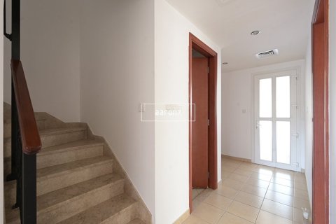Villa in The Lakes, Dubai 3 bedrooms, 437.5 sq.m. № 11133 - photo 4