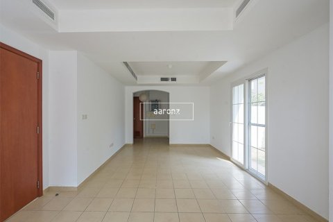 Villa in The Lakes, Dubai 3 bedrooms, 437.5 sq.m. № 11133 - photo 7