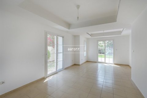 Villa in The Lakes, Dubai 3 bedrooms, 437.5 sq.m. № 11133 - photo 2