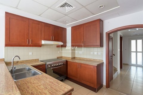 Villa in The Lakes, Dubai 3 bedrooms, 437.5 sq.m. № 11133 - photo 11
