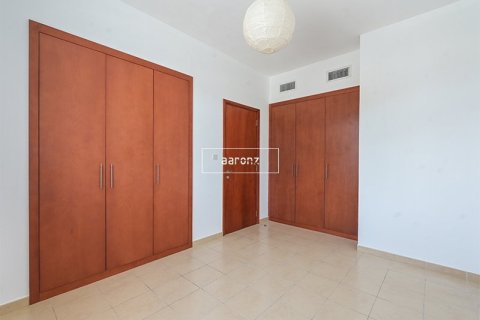 Villa in The Lakes, Dubai 3 bedrooms, 437.5 sq.m. № 11133 - photo 9