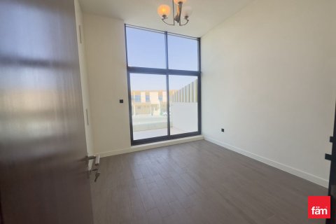 Снять в аренду таунхаус в Дубае: 4 спальни, 187.2м², № 109147 - фото 10