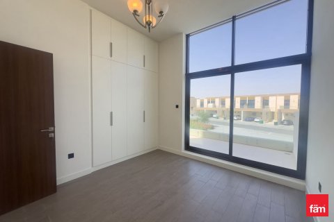 Снять в аренду таунхаус в Дубае: 4 спальни, 187.2м², № 109147 - фото 26