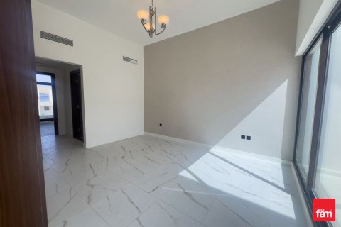 Снять в аренду таунхаус в Дубае: 4 спальни, 187.2м², № 109147 - фото 13