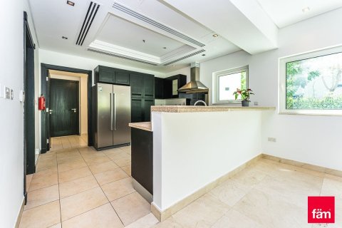 Villa in Al Furjan, Dubai 4 bedrooms, 644.5 sq.m. № 109150 - photo 13
