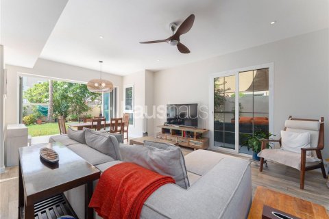 Villa in Al Reem, Arabian Ranches, Dubai 4 bedrooms, 213 sq.m. № 43379 - photo 2
