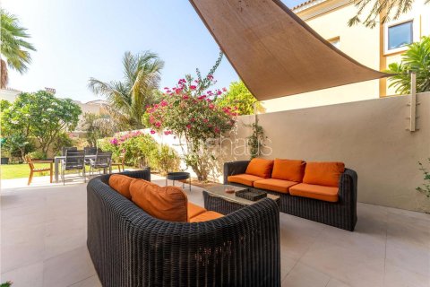 Villa in Al Reem, Arabian Ranches, Dubai 4 bedrooms, 213 sq.m. № 43379 - photo 14