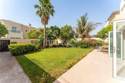 Villa in Al Reem, Arabian Ranches, Dubai 4 bedrooms, 213 sq.m. № 43379 - photo 12
